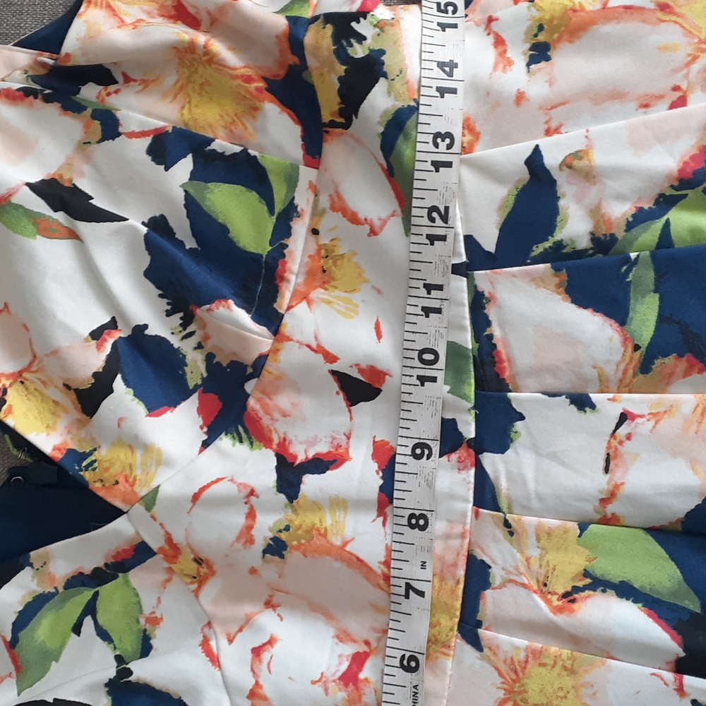 J.crew Cottagecore  fit and flare  floral vneck  dress size 8 - Picture 15 of 17